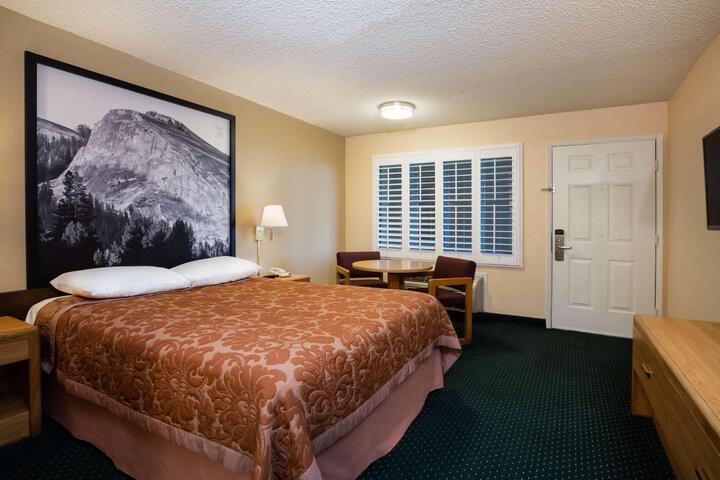 2 Queen Beds (6 of 11)