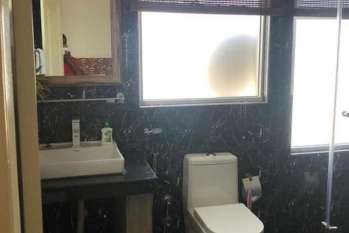 Room 8 of 18