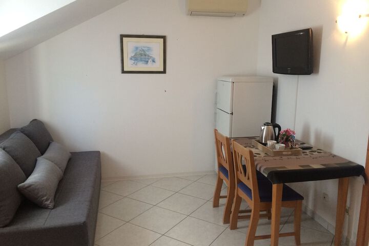 Room 26 of 65