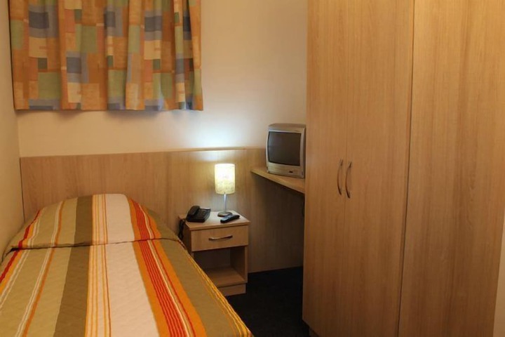Room 9 of 31