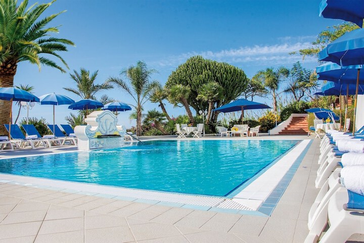 Hotel with Pool