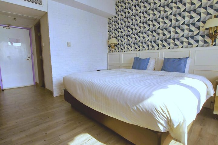 Room 30 of 79