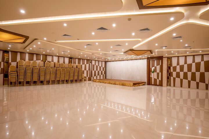Ballroom/Hall 4 of 16