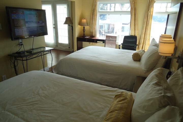 Deluxe 2 Queen Beds (7 of 39)