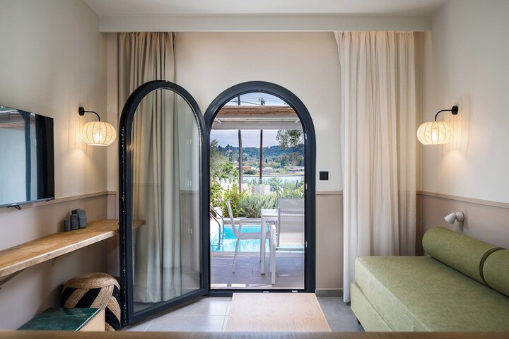 Room 15 of 50