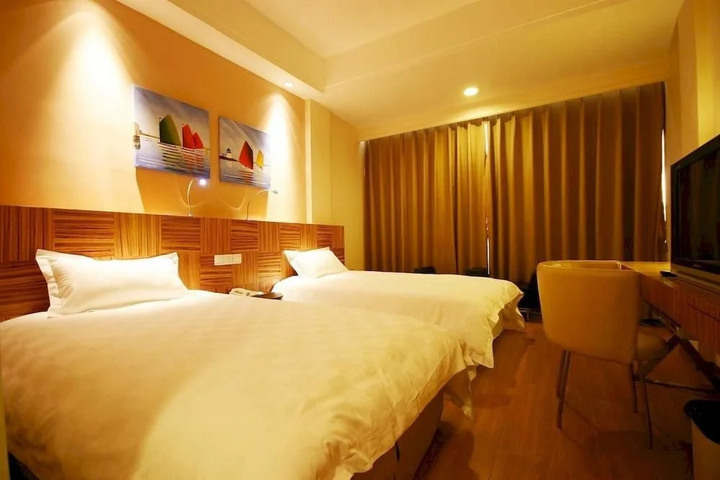 Room 4 of 11