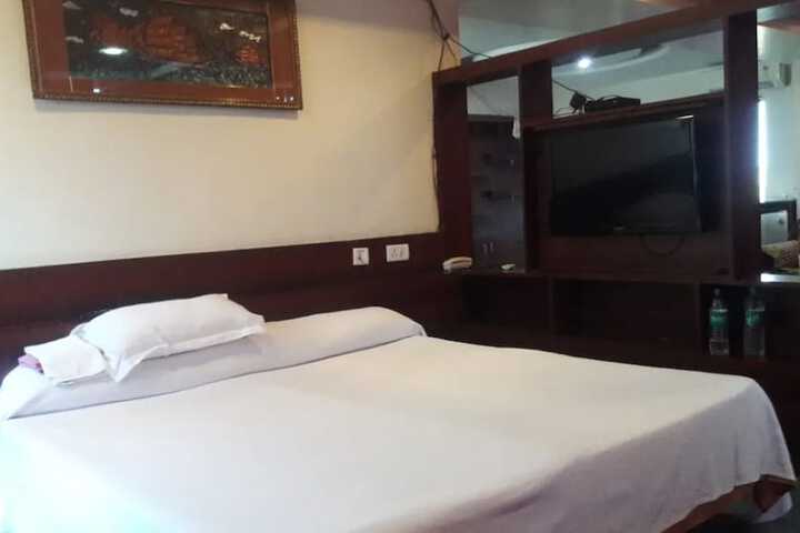 Room 12 of 23