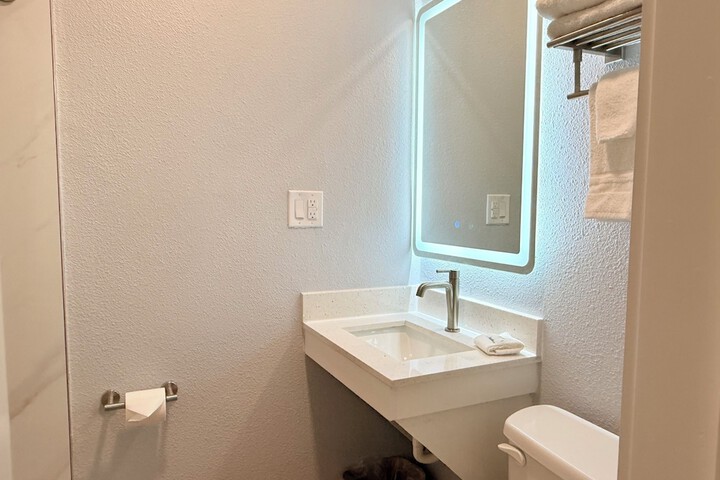 Room 14 of 18