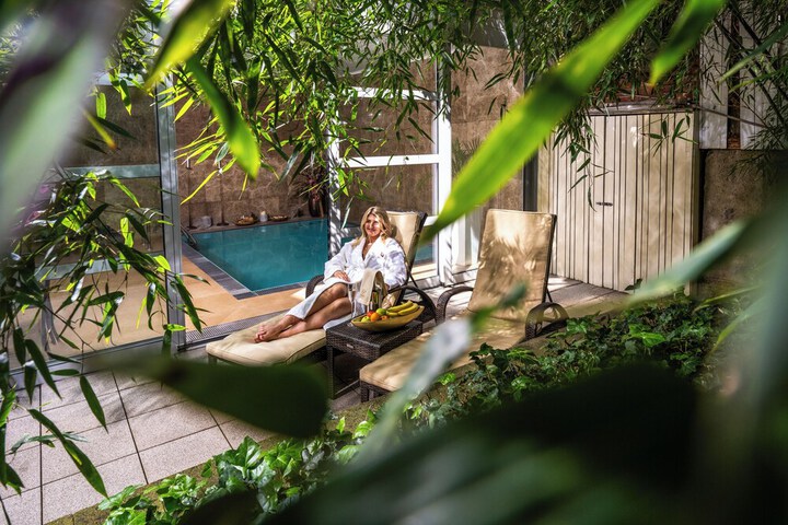 Hotel with Pool