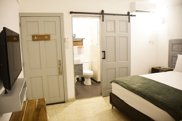 Room 33 of 72