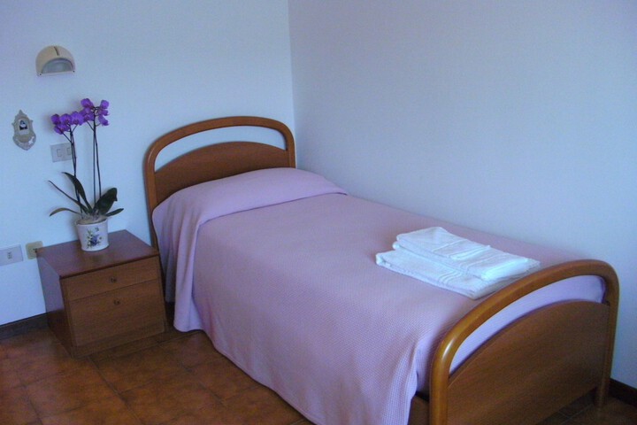 Room 3 of 65