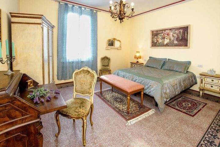 Room 3 of 21