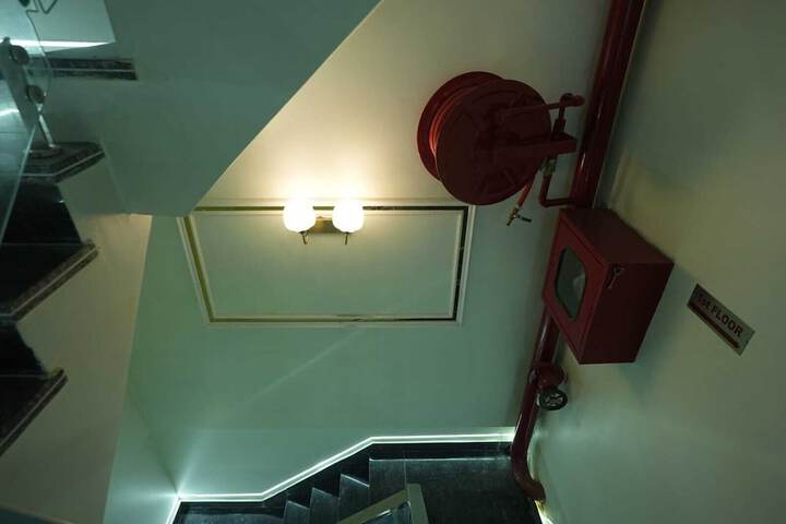 Room 18 of 28