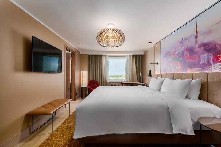 Room 33 of 128