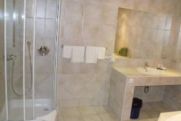 Room 2 of 23