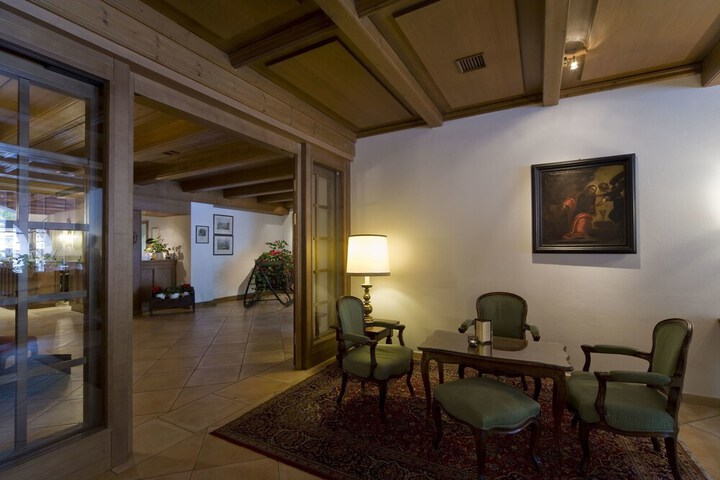 Hotel Interior 4 of 60