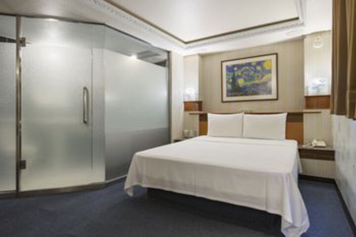 Room 7 of 19