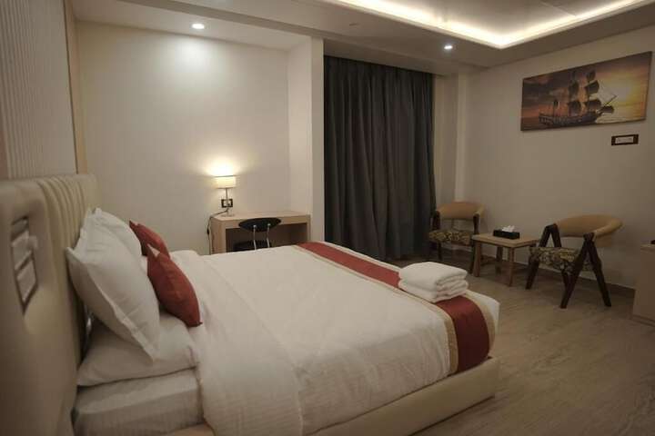 Room 3 of 28