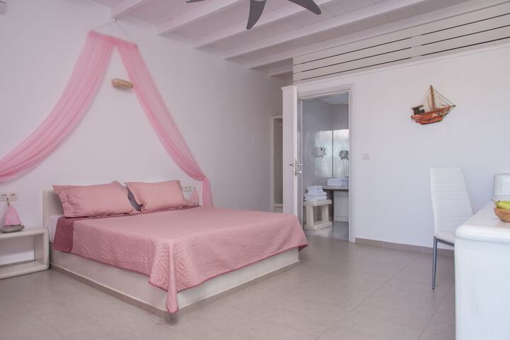 Room 14 of 104