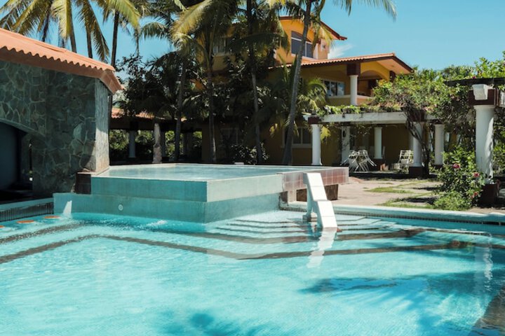 Hotel Pool
