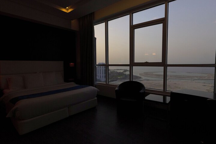 Room 16 of 60