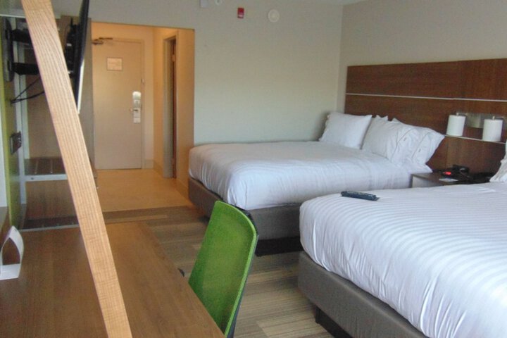2 Queen Beds (7 of 36)