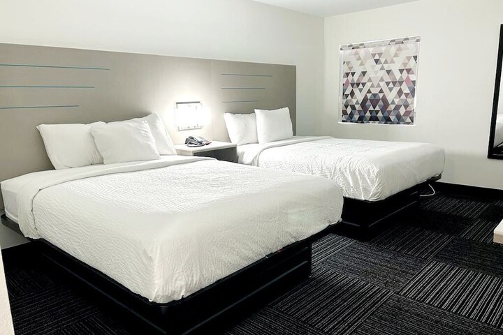 2 Queen Beds (3 of 6)