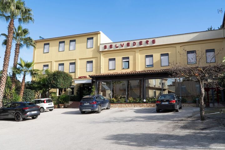 Hotel Exterior 20 of 21