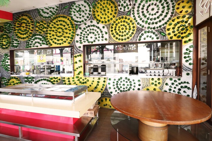 Food court