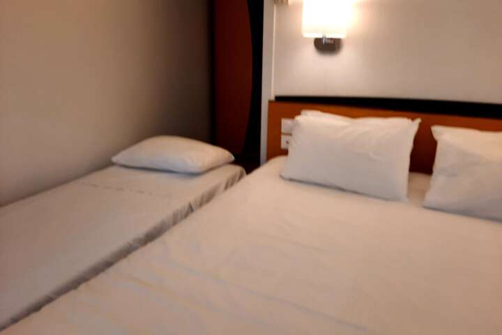 Room 5 of 17