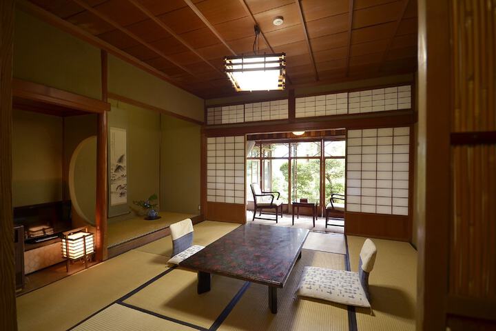 Room 15 of 107