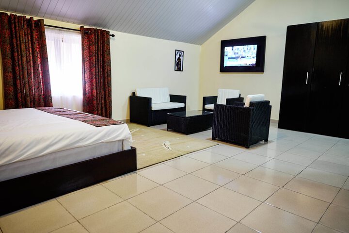 Room 10 of 33