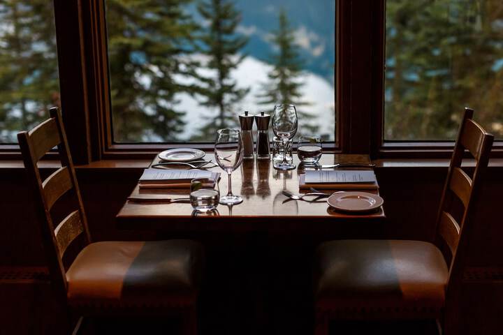 Dining 33 of 85