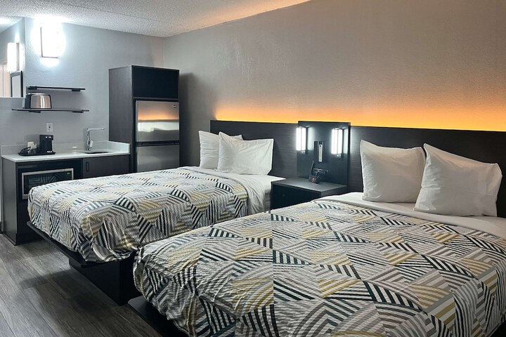2 Double Beds Kitchen (3 of 6)