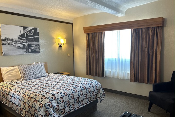 Room 8 of 24
