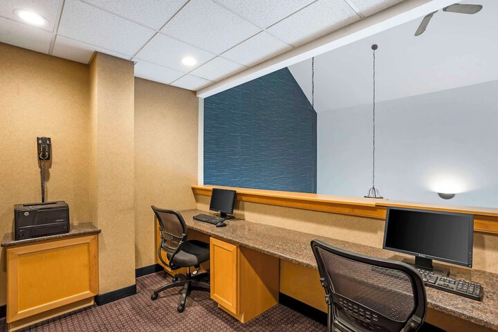 Business Center 19 of 23