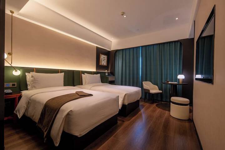 Room 5 of 33