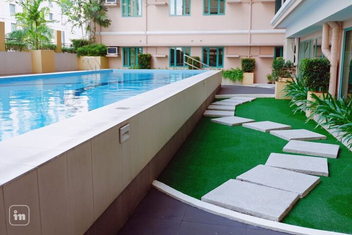 Pools & Facilities
