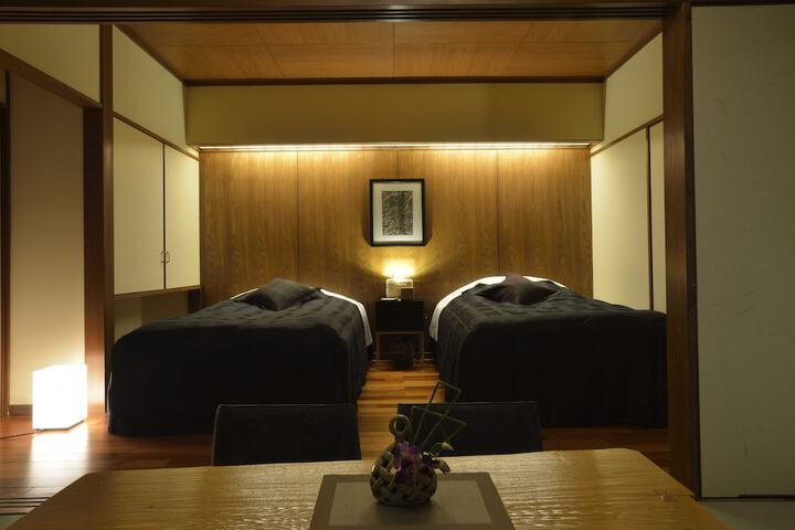 Room 8 of 85