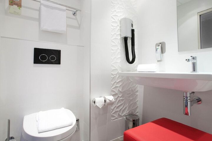 Room 25 of 60