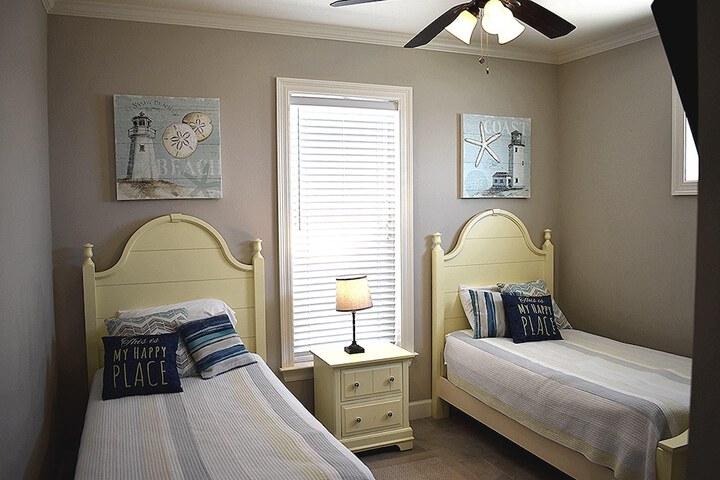 Room 5 of 32
