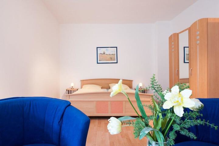 Room 8 of 25