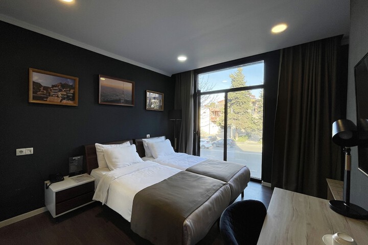 Room 49 of 240
