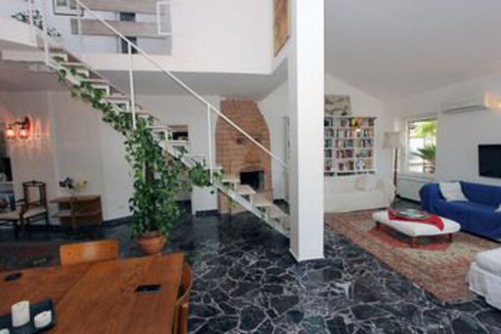 Room 16 of 20
