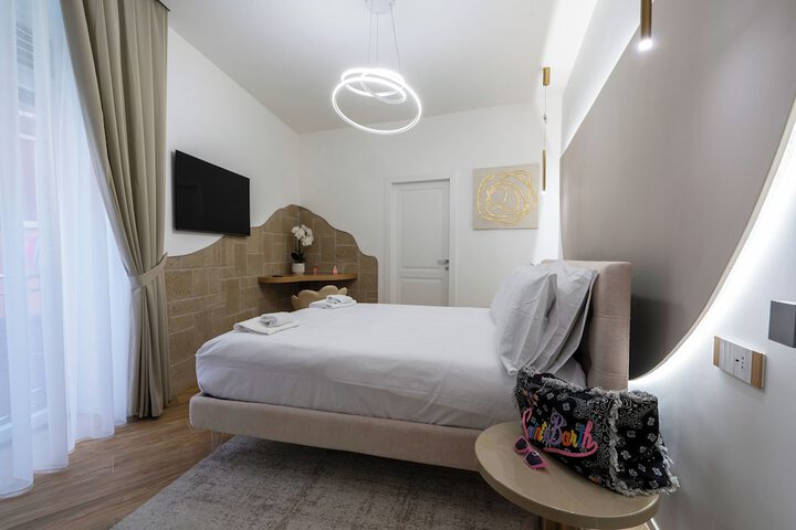 Room 10 of 27