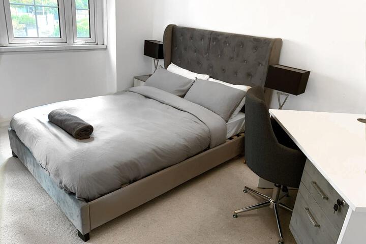 Room 4 of 7