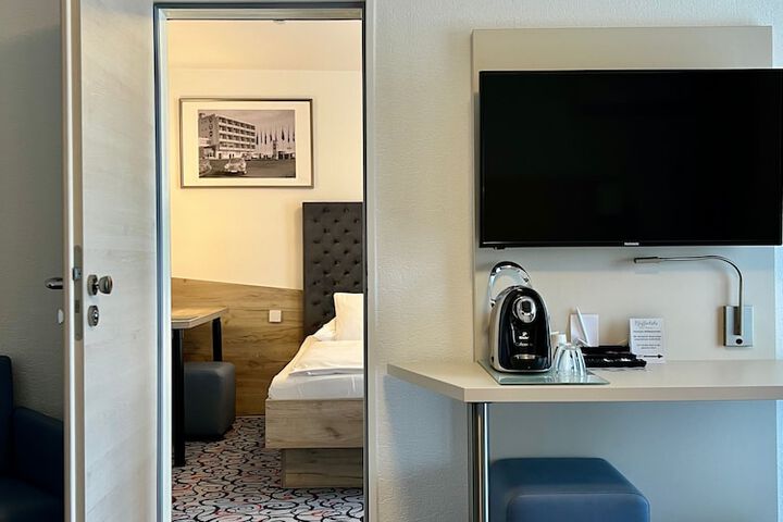 Room 12 of 22