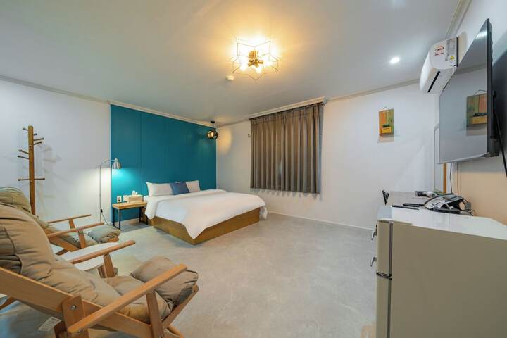 Room 2 of 20