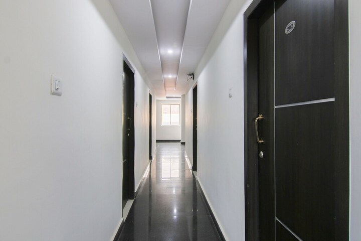 Ballroom/Hall 21 of 24