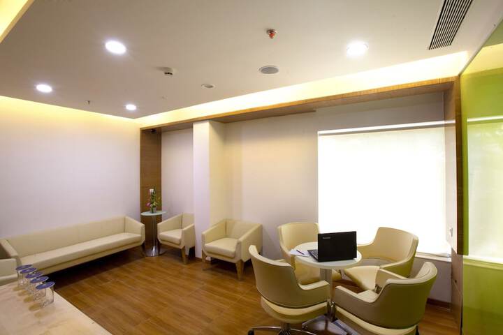 Business Center 34 of 37